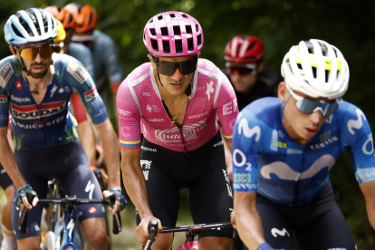 El ciclista ecuatoriano llegó a liderar en solitario la competencia a 18 kilómetros de la meta, hasta que fue alcanzado por los líderes.