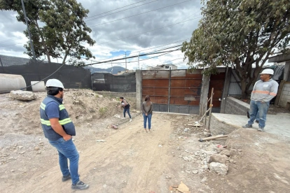 Obra sin permisos es suspendida tras encontrar vestigios arqueológicos en Cotocollao, norte de Quito.