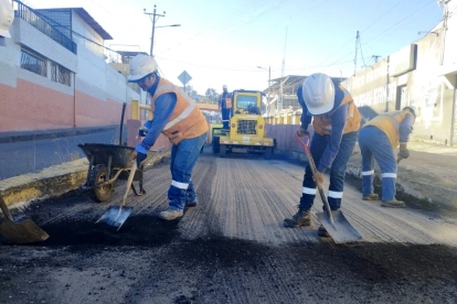 Trabajos de renovación avanzan en la avenida Galo Plaza Lasso, donde el Municipio ejecuta obras viales que cambiarán la movilidad del norte de Quito.