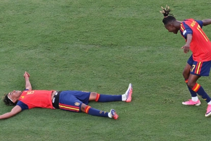 Lamine Yamal y Nico Williams celebran el título de España.