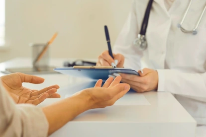El debate sobre seguros médicos plantea la necesidad de mayor regulación y protección al paciente.