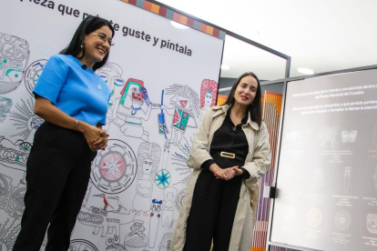 La ministra Gilda Alcívar García junto a la exviceministra de Cultura y Patrimonio, Romina Muñoz.