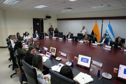 Sesión del COE Nacional en la sede del ECU911 Samborondón, en Guayas, la tarde de este lunes 20 de abril.