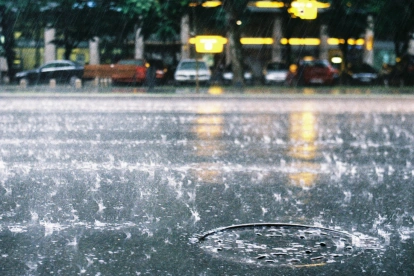 Las lluvias podrían estar acompañadas de tormentas eléctricas y ráfagas de viento en varias provincias del país.