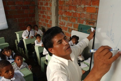 La educación es la base del desarrollo de una sociedad. Por ello lo fundamental en una buena educación es formar buenos ciudadanos que contribuyan a construir un mejor país.
