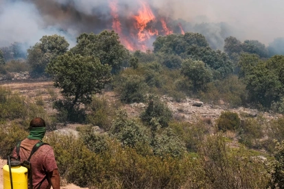 El incendio de La Mierla, en Guadalajara, se encuentra "fuera de su capacidad de extinción" y está lejos de ser controlado.