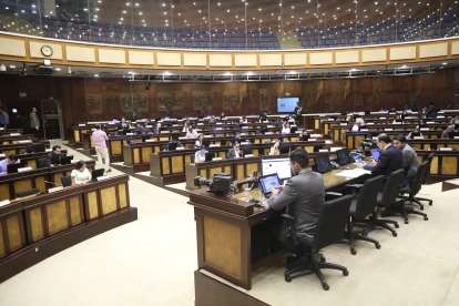El Pleno aprobó tres cambios del orden del día planteados por asambleístas de ADN.