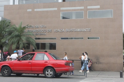Área Externa del Hospital del Niño Dr. Francisco de Icaza Bustamante, donde se anunció la nueva compra de nusinersen tras denuncias por AME.
