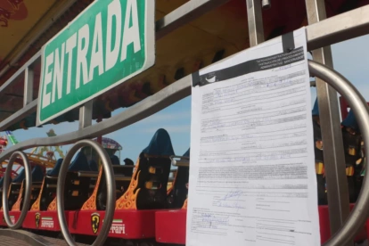 Los juegos mecánicos fueron clausurados por 24 horas mientras se revisan sus permisos de seguridad.