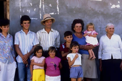 Familiares en Ecuador, país donde los hallazgos sobre el síndrome de Laron no fueron atendidos.