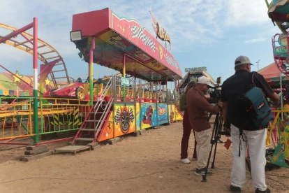 Una mujer cayó desde un juego mecánico en un parque de diversiones en Samanes, norte de Guayaquil.