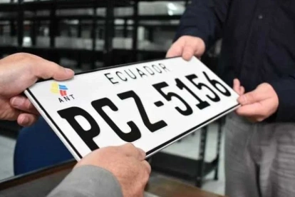 La AMT inició la entrega de 8.715 placas metálicas para vehículos y motocicletas que tramitaron duplicados por pérdida, robo o deterioro.