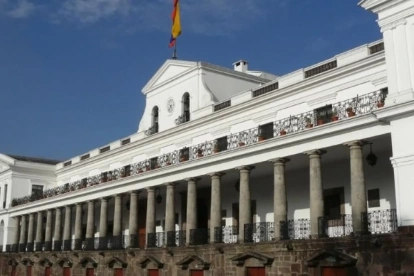 Comparar líderes autoritarios no resuelve la falta de límites al poder frente a la crisis actual.