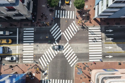 El primer cruce peatonal diagonal, conocido como Shibuya o