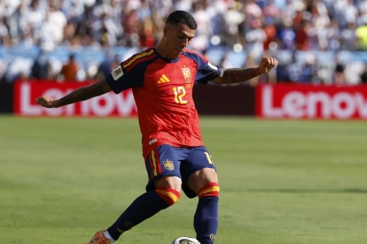 Pedro Porro, de España, en acción durante el partido de la final del Mundial 2026 entre España y Argentina.