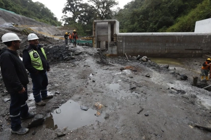 El desarrollo de un proyecto hidroeléctrico en Ecuador toma entre tres y cuatro años, en promedio (foto referencial).