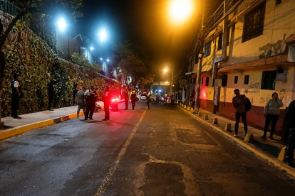 La Policía levantó indicios balísticos tras el enfrentamiento armado registrado la noche del 22 de julio en los exteriores de la USFQ, Cumbayá.