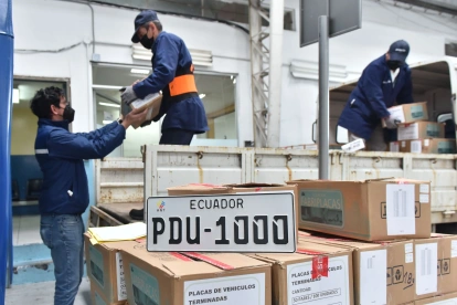 La AMT habilitó la entrega de 8.715 duplicados de placas metálicas para vehículos y motocicletas matriculados en Quito.