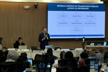 El Concejo Metropolitano de Quito suspendió el debate del alza de pasajes por falta de quórum, luego de que varios concejales abandonaran la sesión.