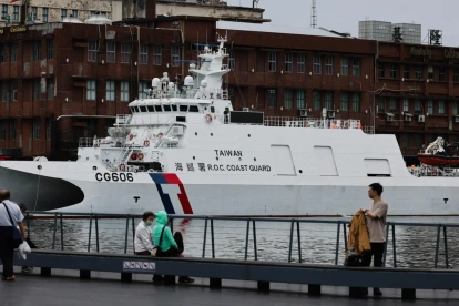 Imagen de archivo que muestra un patrullero de la clase Anping de la Guardia Costera taiwanesa anclado en el puerto de la ciudad de Keelung, Taiwán, el 13 de mayo de 2026.