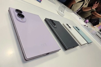 El Samsung Galaxy Z Fold8 reduce peso y grosor respecto a la generación anterior, incorporando nuevas funciones de Galaxy AI para productividad y multitarea.
