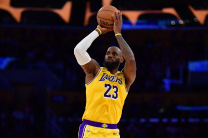 Lebron James se une al equipo de estrellas de los 76ers.