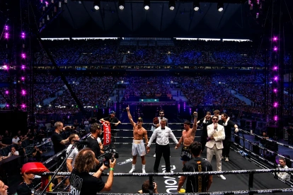 El estadio La Cartuja de Sevilla fue escenario de La Velada del Año 6, donde miles de aficionados presenciaron los combates de boxeo entre creadores de contenido organizados por Ibai Llanos.
