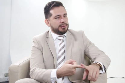 André Santos, jurista, analiza el escenario electoral de Ecuador previo a las seccionales de 2026 y defiende las acciones de control aplicadas por las autoridades.