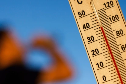 Se esperan cielos parcialmente nublados en gran parte del país, con lluvias aisladas en varias regiones y radiación extremadamente alta.