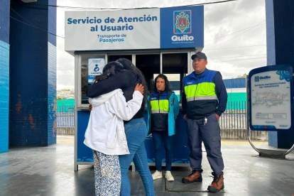 Personal del Trolebús y la Ecovía activó protocolos de atención que permitieron reunir a 73 personas extraviadas con sus familias durante el primer semestre de 2026.