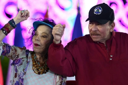 En Nicaragua los ‘copresidentes’ Daniel Ortega y Rosario Murillo son cónyuges, y a falta del un copresidente, el período lo continúa el restante, sin nombrar o elegirse otro.