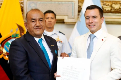 El reconocido periodista, José Enrique Delgado Nievecela, recibió la condecoración de la Orden Nacional “Al Mérito” en el Grado de Caballero por parte del presidente de la República, Daniel Noboa Azin en 2024.