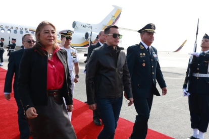 El presidente ecuatoriano Daniel Noboa llega a Perú para asistir a la investidura de Keiko Fujimori.