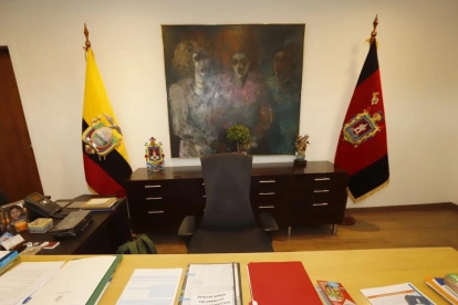 En el despacho del alcalde Pabel Muñoz, que busca la reelección, aunque su organización, la RC5, requiere un vehículo electoral.