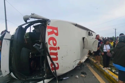 El siniestro de tránsito del bus ocurrió a la altura del redondel en Lomas de Sargentillo.