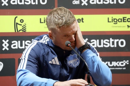 Cristian Nasuti, DT de Emelec, en a rueda de prensa tras caer ante Deportivo Cuenca.