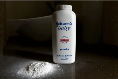 Las demandas alegan que el talco para bebé de J&J contenía restos de asbestos, un mineral considerado causante de cáncer.