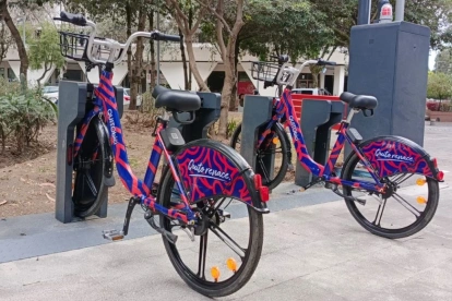 QuitoBici iniciará su marcha blanca con 250 bicicletas públicas, disponibles mediante Cuenta Ciudad para promover una movilidad sostenible en Quito.