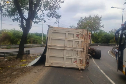 El siniestro vial se registró en la oreja vial que conecta vía a la costa y vía Perimetral.