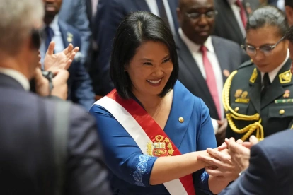 La presidenta de Perú, Keiko Fujimori, sale del Congreso tras posesionarse como presidenta de Perú para el quinquenio 2026-2031 este martes, en Lima (Perú).