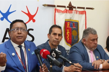 Médicos y representantes de pacientes con enfermedades raras y catastróficas pidieron en Guayaquil un acuerdo nacional por la crisis de salud en Ecuador.