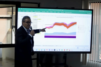 Antonio Goncálvez, entonces ministro de Energía, en una rueda de prensa.