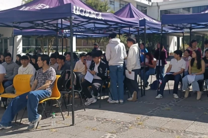 Estudiantes aspiran a uno de los cupos a la Universidad de Cuenca.