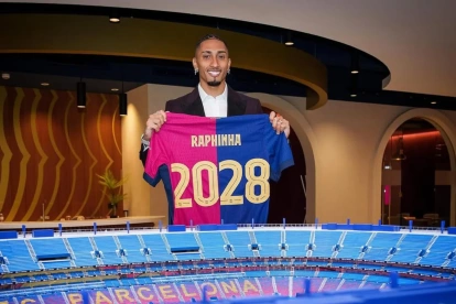 Raphinha durante una sesión con la indumentaria oficial del FC Barcelona.