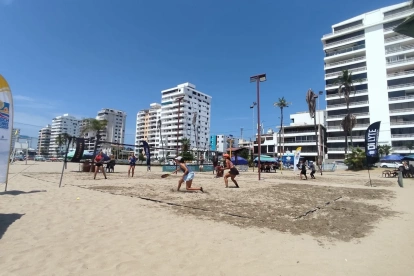Torneo Nacional de Beach Tennis durante la segunda edición del certamen, disputada en Salinas, provincia de Santa Elena.