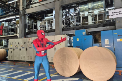 Spider-Man en la rotativa de Diario Expreso