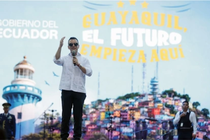 Noboa anuncia baja de combustibles en agosto en Ecuador por menor presión del petróleo internacional.