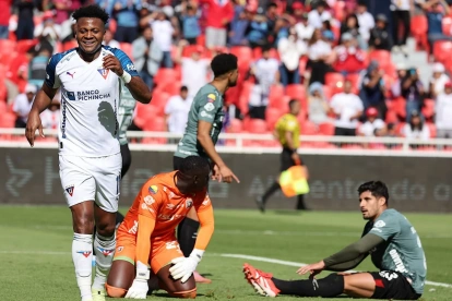 Michael Estrada celebra uno de sus goles durante la goleada de Liga de Quito sobre Leones FC en la Copa Ecuador.