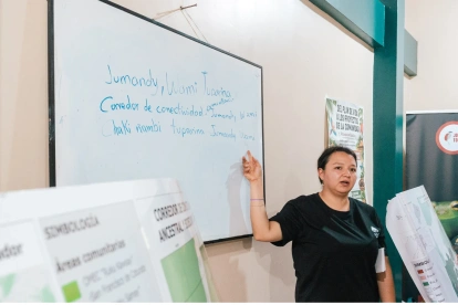 La fundación opera bajo tres ejes: la gobernanza de los pueblos, la conservación y la bioeconomía.