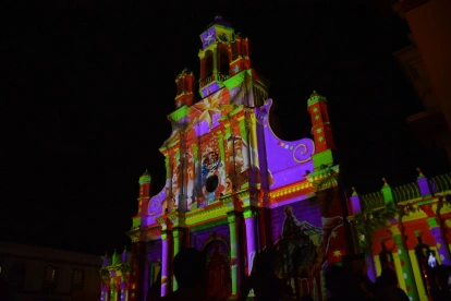 El Festival de Mapping Quito Luz de América fue aplazado y ya no se realizará en agosto; Quito Turismo anunciará próximamente una nueva fecha.